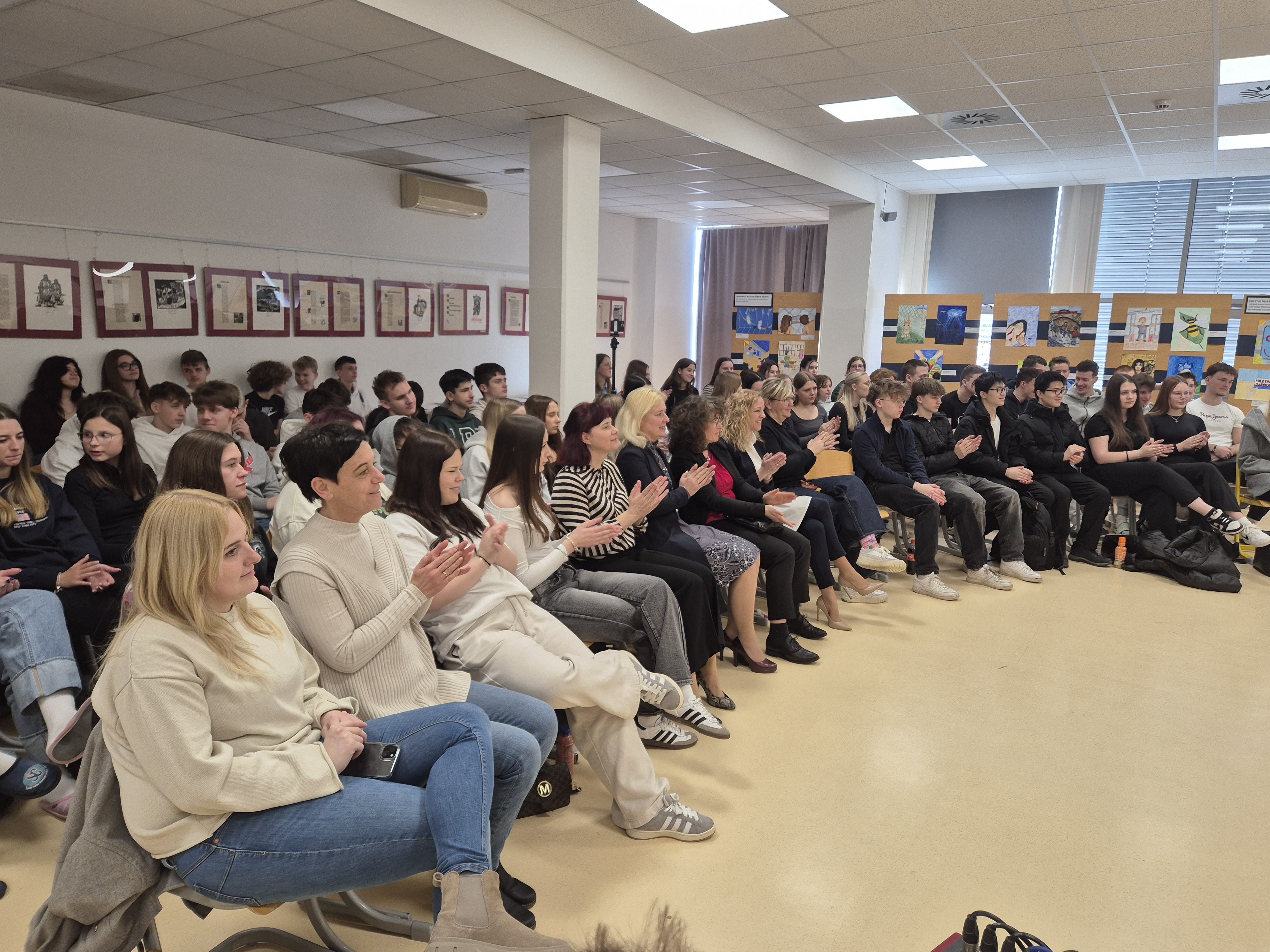 Branje je prijateljevanje – zgodba, stkana iz besed in src