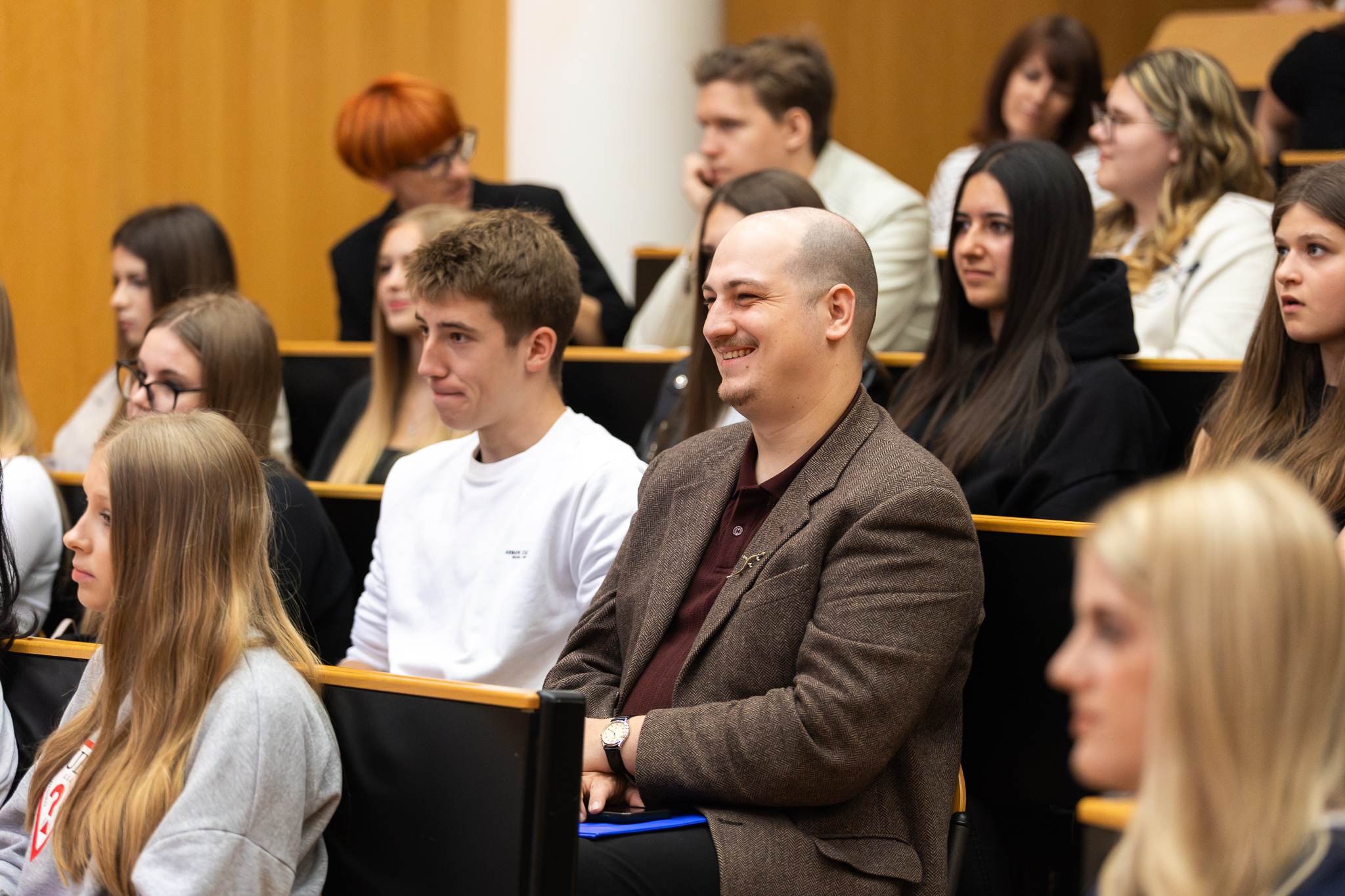 Če bi jaz odločal o evropskem načrtu za cenovno dostopna stanovanja – razprava z evropskimi poslanci
